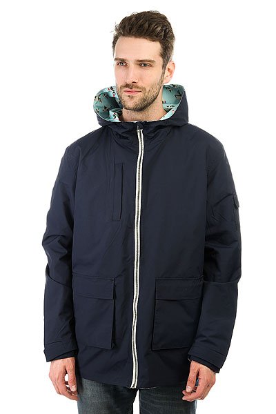 Куртка Запорожец Two Way Jacket Navy/Blue Куртка Запорожец Two Way Jacket Navy/BlueДвухсторонняя куртка российского бренда Запорожец, выполнена из нейлоновой ткани с утепленной подкладкой. Слегка удлинённый прямой силуэт, застежка на молнии, множество карманов. Одна сторона куртки представлена в однотонной расцветке, а вторая в яркой, украшенной оригинальным патерном на всей поверхности. Универсальная вещь которая будет уместна в любом образе. Характеристики:Двухсторонняя модель. Капюшон. Нейлоновая ткань. Утепленная подкладка. Удлиненный крой. Застежка на молнии. Множество карманов.<br><br>Цвет: синий,голубой<br>Тип: Куртка<br>Возраст: Взрослый<br>Пол: Мужской