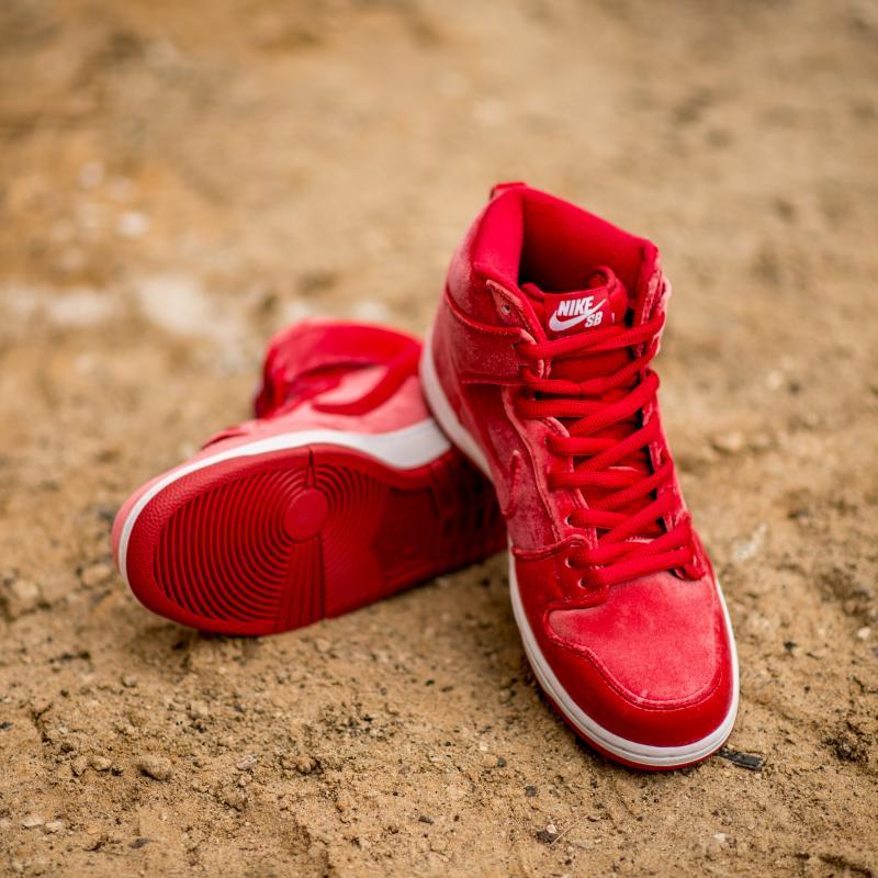 Nike dunk high hotsell premium sb red velvet